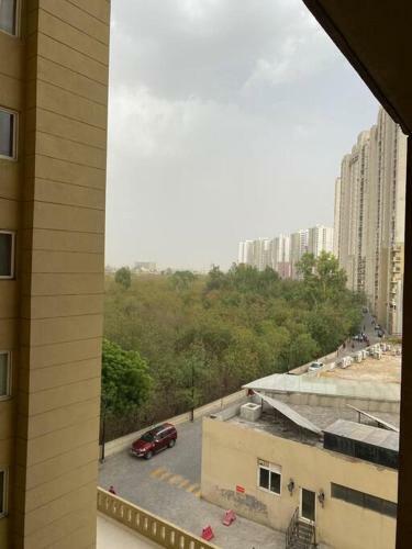 Pool View Beautiful Apartment In Delhi, Noida