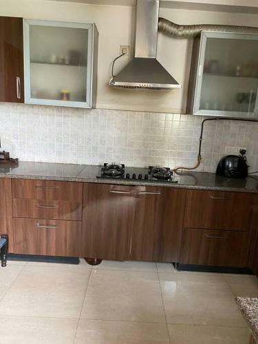 Pool View Beautiful Apartment In Delhi, Noida