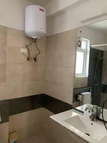 Pool View Beautiful Apartment In Delhi, Noida