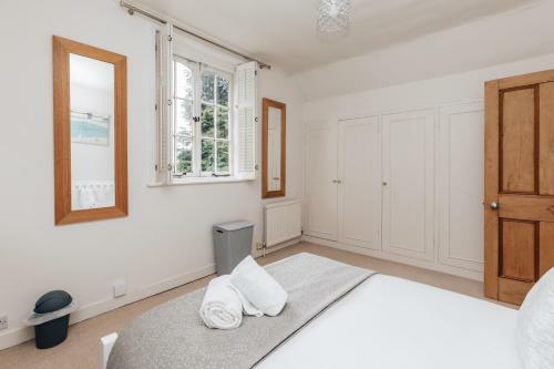 Regatta Cottage - Centrally Located, Free Parking