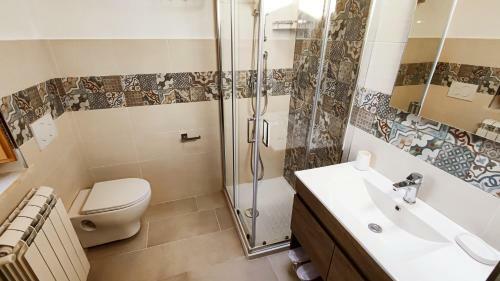 Hostal A 2 Passi Dal Lago - Guest House E B&B