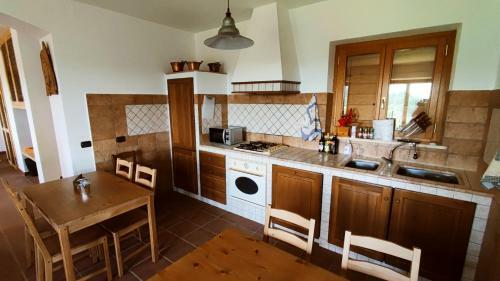 Hostal A 2 Passi Dal Lago - Guest House E B&B