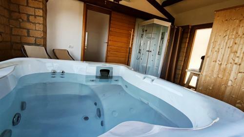 Hostal A 2 Passi Dal Lago - Guest House E B&B