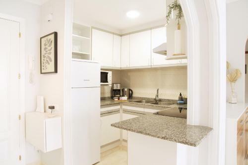 La Perla Apartment, Paradis Park - 50m Playa - Solarium - Wifi - Pool