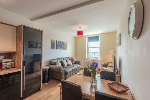 Harbour View: 2 Bedroom Apartment By Royal Harbour