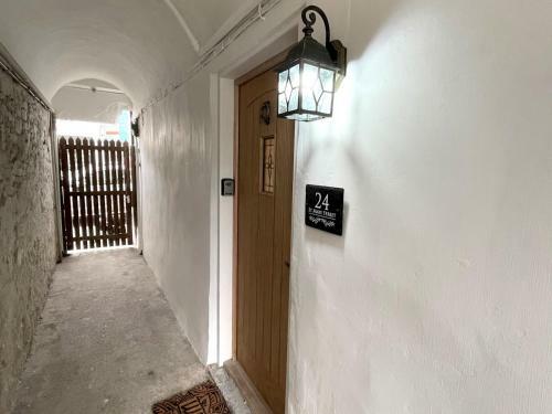 Pass The Keys Beautifully Presented 3br Luxury Apartment