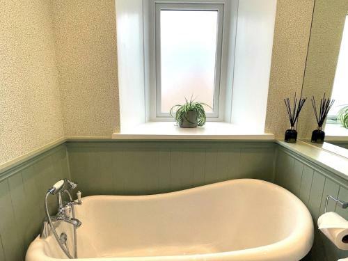 Pass The Keys Beautifully Presented 3br Luxury Apartment