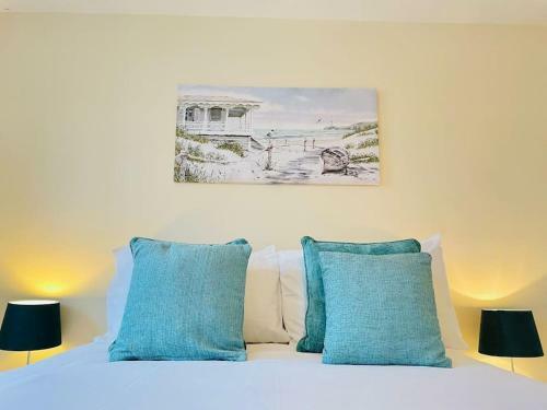 Spacious Coastal Retreat Free Parking