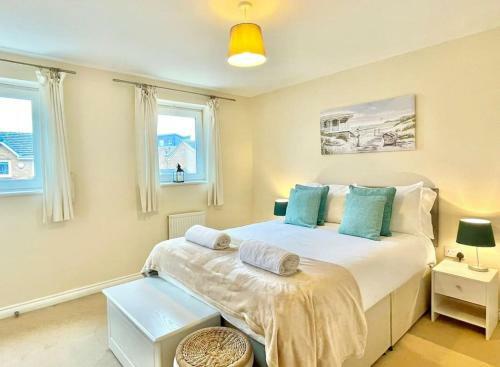 Spacious Coastal Retreat Free Parking