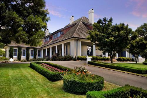 Hotel Peppers Manor House