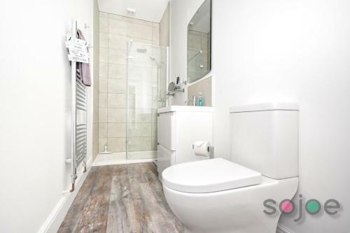 Stunning Split Level Apartment With Roof Terrace