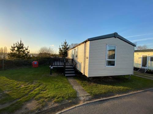 Lovely 2-bed Water Park Caravan Apartment