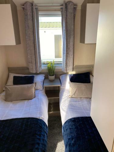 Lovely 2-bed Water Park Caravan Apartment