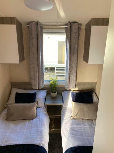 Lovely 2-bed Water Park Caravan Apartment