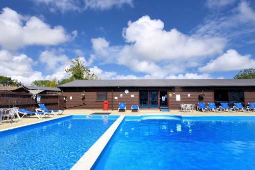 6 Pinewood Retreat