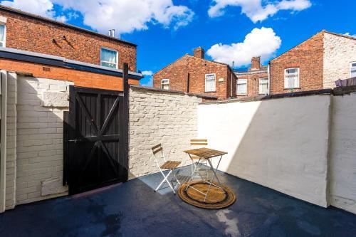 Rest&recharge @ Windsor House (2 Bedrooms, 4 Beds, Free Parking)