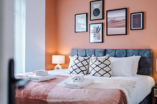 Rest&recharge @ Windsor House (2 Bedrooms, 4 Beds, Free Parking)
