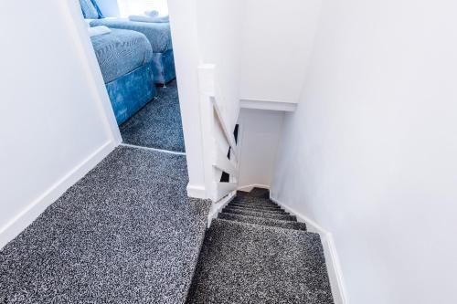 Rest&recharge @ Windsor House (2 Bedrooms, 4 Beds, Free Parking)