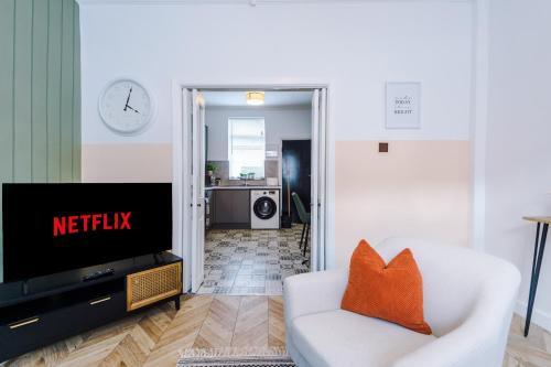 Rest&recharge @ Windsor House (2 Bedrooms, 4 Beds, Free Parking)