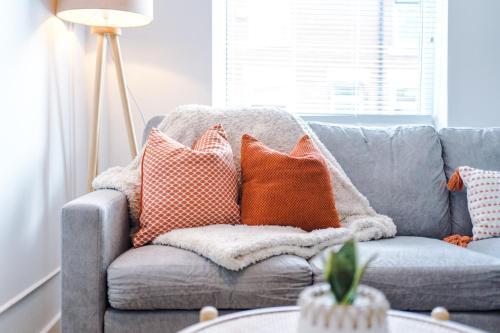 Rest&recharge @ Windsor House (2 Bedrooms, 4 Beds, Free Parking)