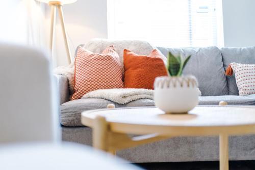Rest&recharge @ Windsor House (2 Bedrooms, 4 Beds, Free Parking)