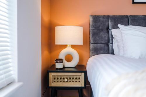 Rest&recharge @ Windsor House (2 Bedrooms, 4 Beds, Free Parking)
