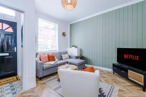Rest&recharge @ Windsor House (2 Bedrooms, 4 Beds, Free Parking)