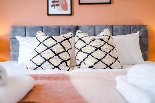 Rest&recharge @ Windsor House (2 Bedrooms, 4 Beds, Free Parking)