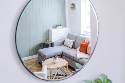 Rest&recharge @ Windsor House (2 Bedrooms, 4 Beds, Free Parking)