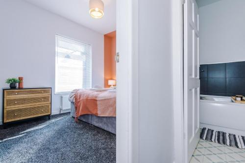 Rest&recharge @ Windsor House (2 Bedrooms, 4 Beds, Free Parking)
