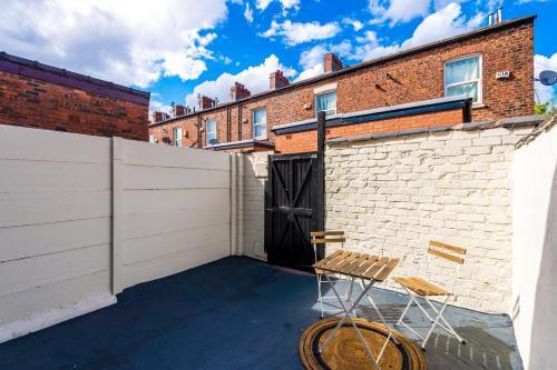 Rest&recharge @ Windsor House (2 Bedrooms, 4 Beds, Free Parking)