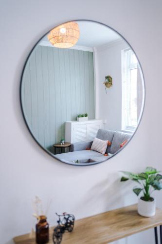 Rest&recharge @ Windsor House (2 Bedrooms, 4 Beds, Free Parking)
