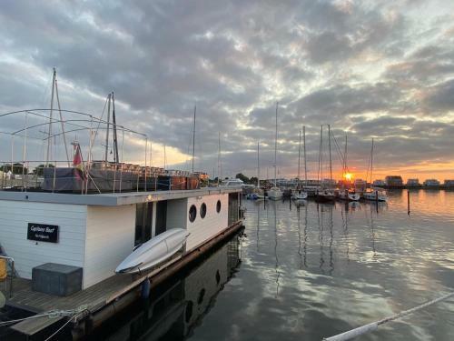 Apartamento Hausboot Ferienhaus Captains Boat