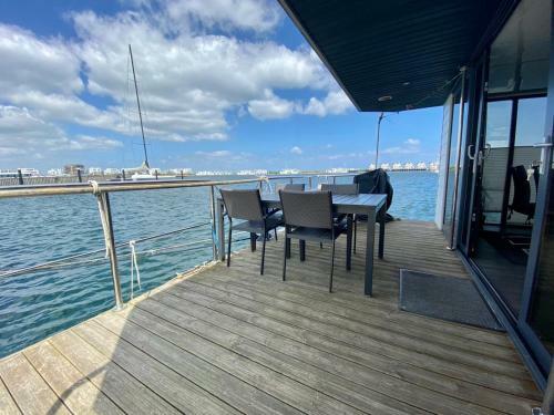 Apartamento Hausboot Ferienhaus Captains Boat