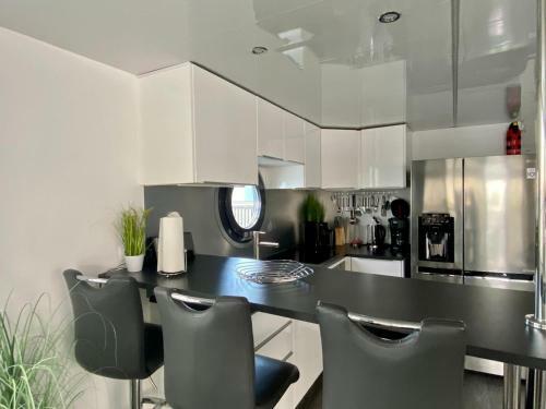 Apartamento Hausboot Ferienhaus Captains Boat