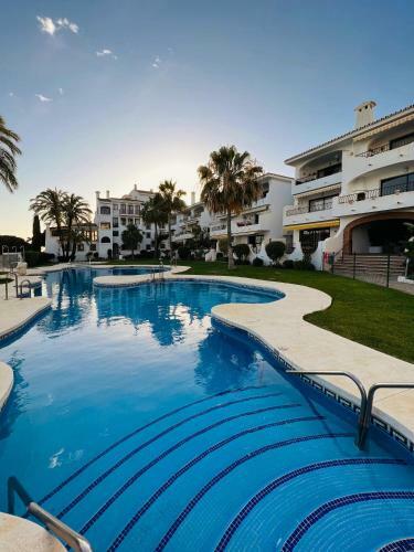 Renovated Apartment With Sea Views And Pool 400m From Beach