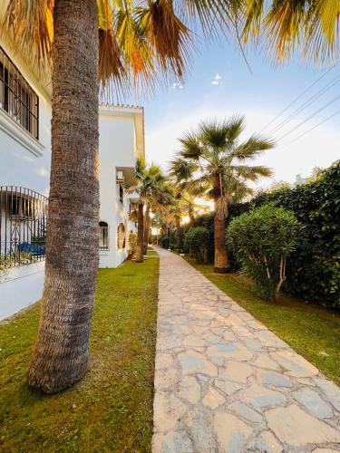 Renovated Apartment With Sea Views And Pool 400m From Beach