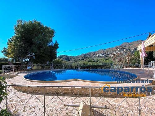Chalet Con Piscina En Moj�car Playa