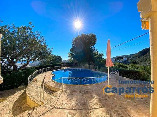 Chalet Con Piscina En Moj�car Playa
