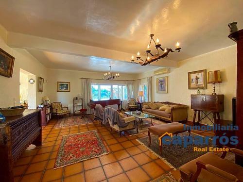 Chalet Con Piscina En Moj�car Playa