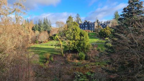 Hostal Glencruitten House