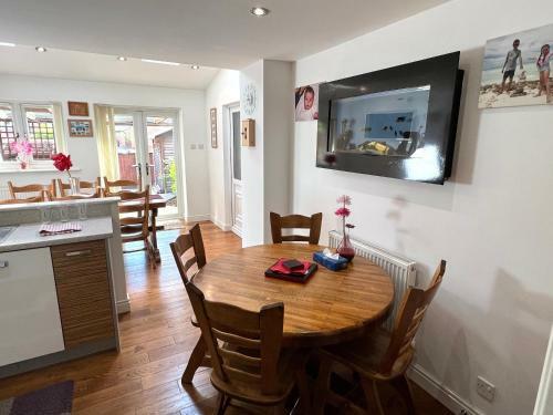 Simply Stunning 3 Bedroom Home With Parking Space