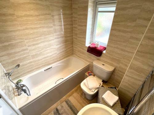 Simply Stunning 3 Bedroom Home With Parking Space