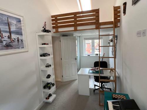Simply Stunning 3 Bedroom Home With Parking Space