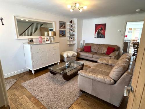 Simply Stunning 3 Bedroom Home With Parking Space