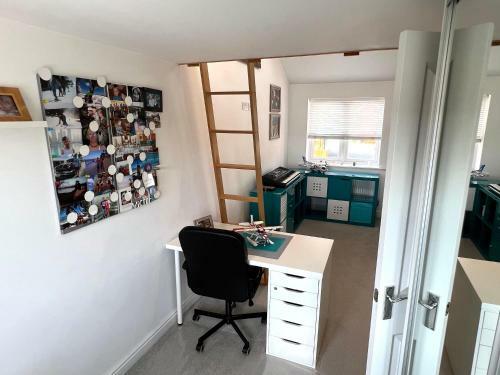 Simply Stunning 3 Bedroom Home With Parking Space