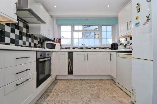 Harbourside Apartment- Estuary Views