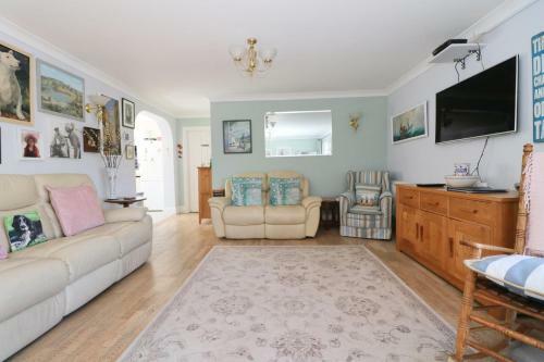 Harbourside Apartment- Estuary Views
