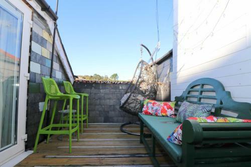 Harbourside Apartment - Water Views And Balcony