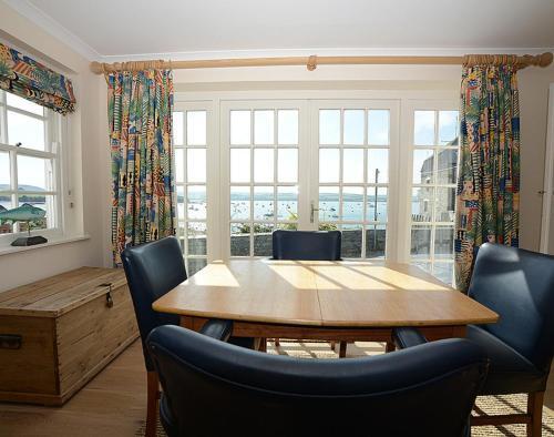 Quay Cottage 2 Rock